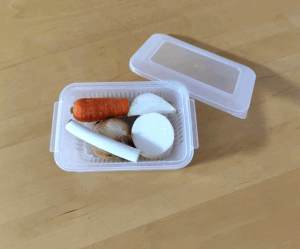 保存容器で、使いかけ野菜を見つけやすく【スタッフ実例】